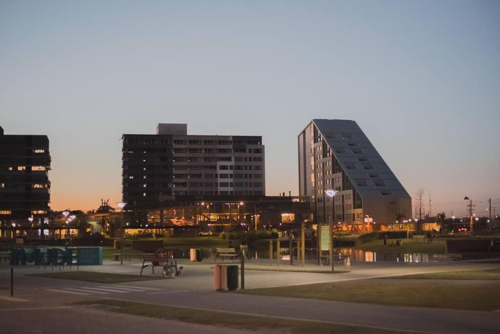 Loft Com Sacada, Lareira E Garagem No Parque