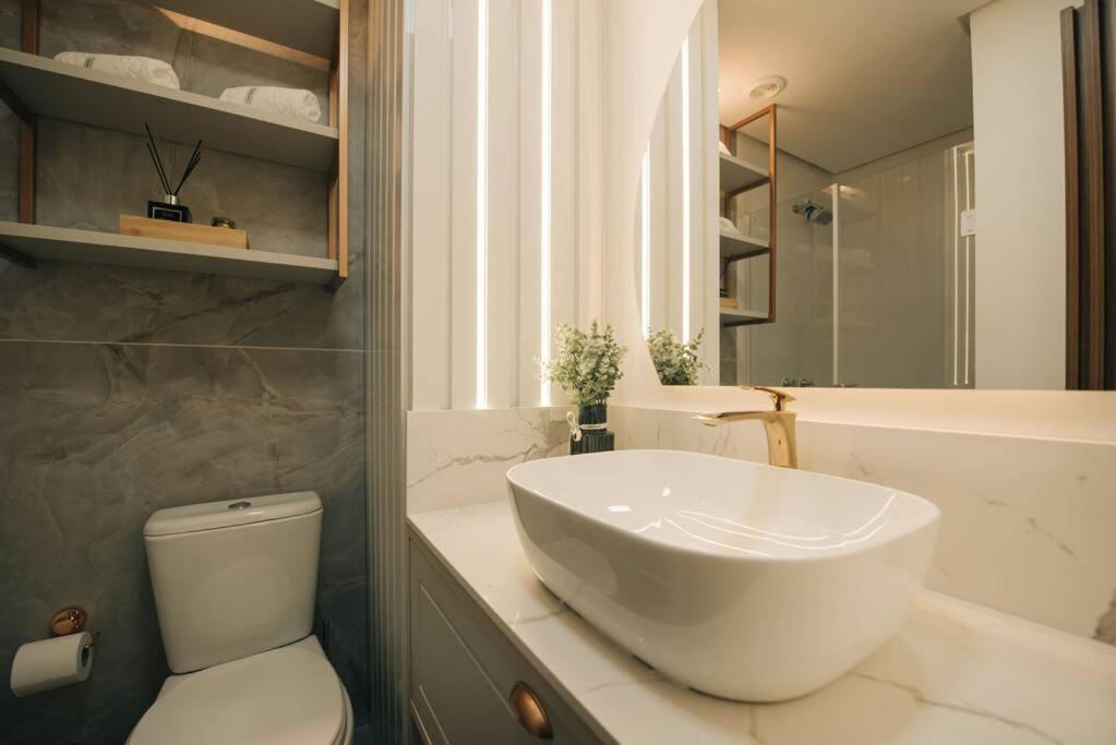 Loft Com Sacada, Lareira E Garagem No Parque *